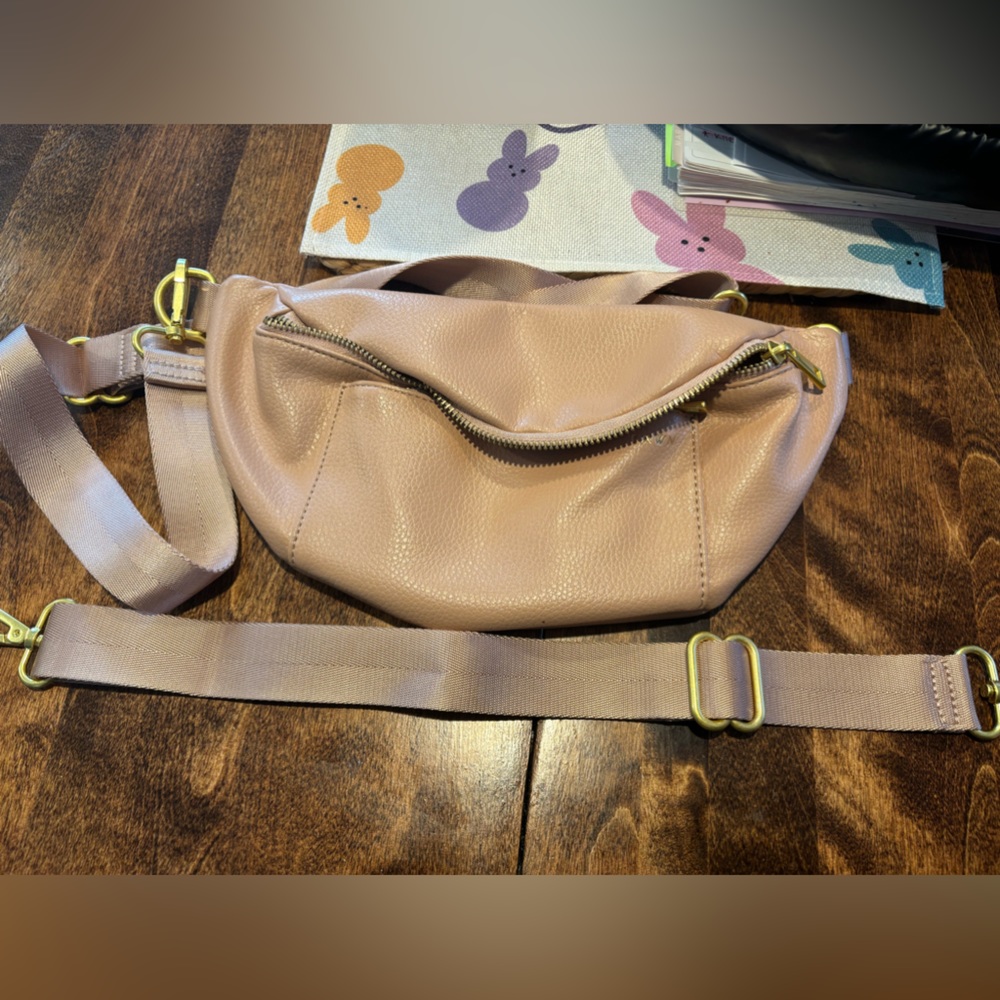 Fawn blush belt bag. Gold hardware. Full leather. Two straps included.